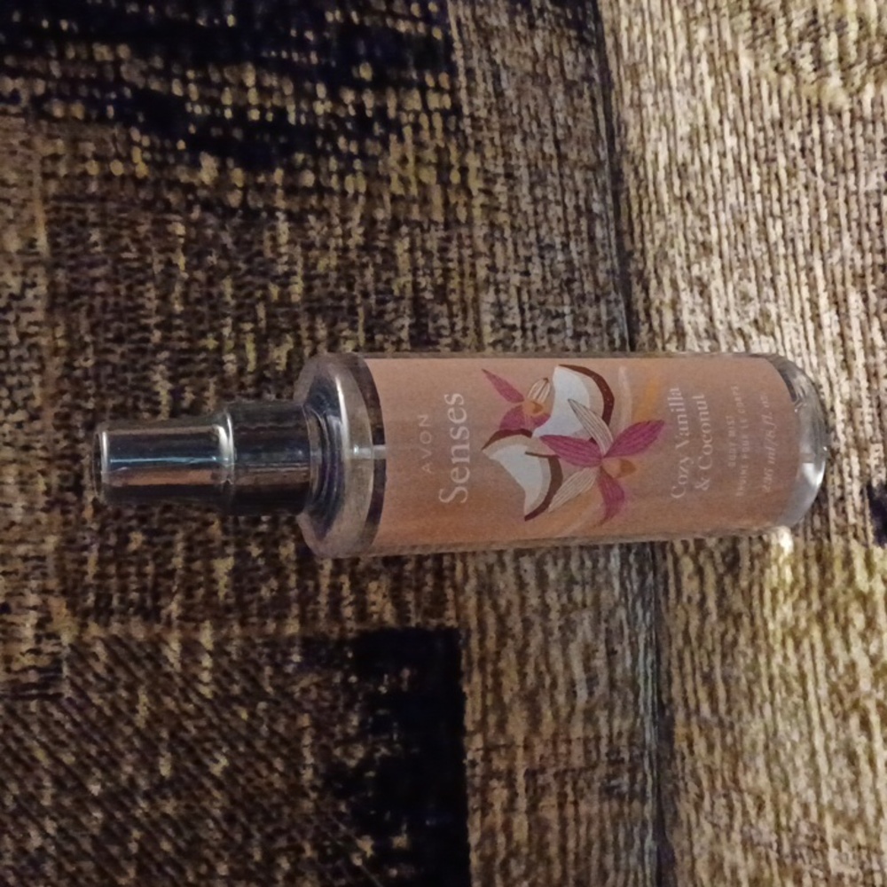 4/$40 New Avon Senses Cozy Vanilla & Coconut Body Mist - 236 mL